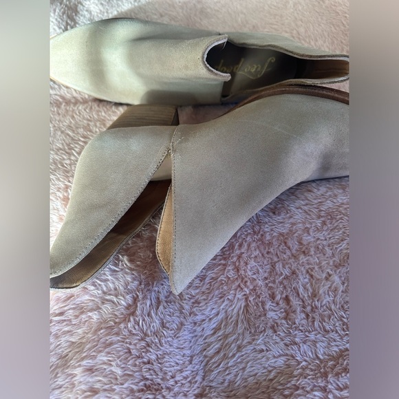 NIB Free People Charm Double V Ankle Boots Size 39.5 - Picture 7 of 10